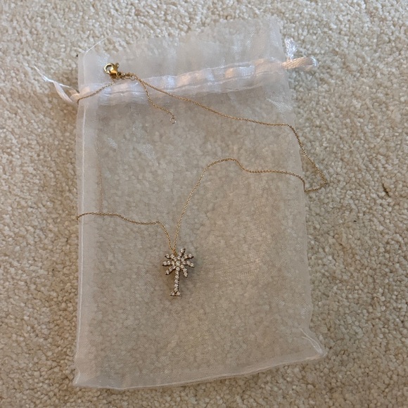 Elegant Gold and Silver Pendant Necklace - Picture 1 of 2